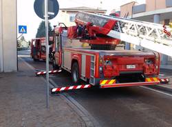 incendio appartamento cardano al campo vigili del fuoco