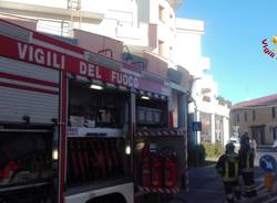 incendio appartamento cardano al campo vigili del fuoco