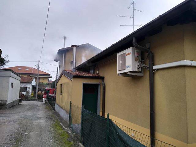 Incendio pizzeria a Besnate