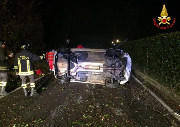 incidente laveno mombello vigili del fuoco