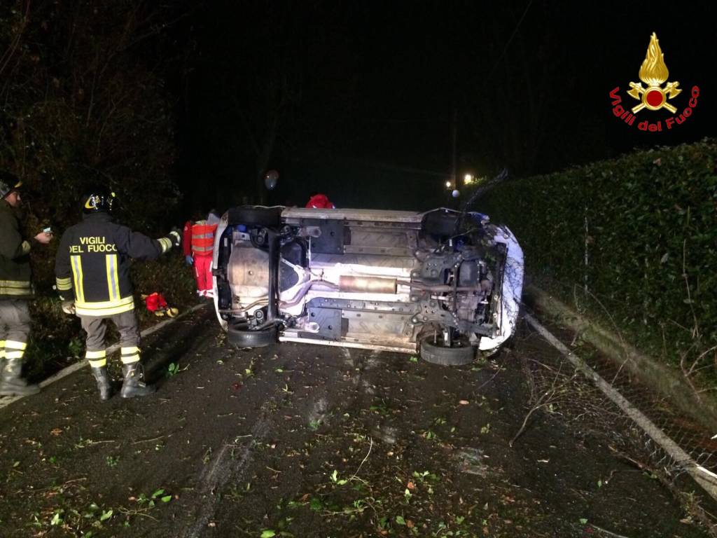 incidente laveno mombello vigili del fuoco