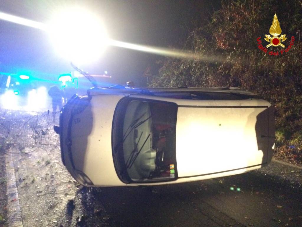 incidente laveno mombello vigili del fuoco