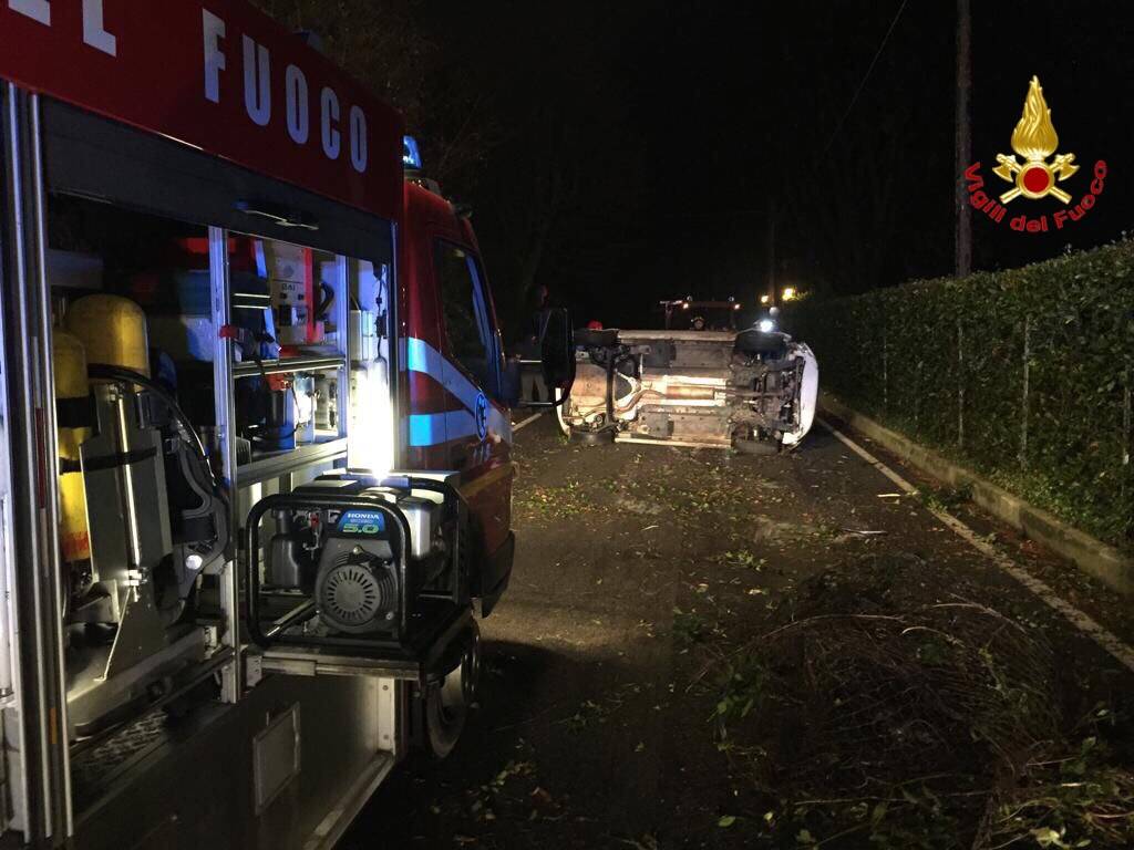 incidente laveno mombello vigili del fuoco
