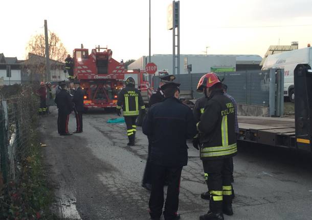 Muore schiacciato da un tir