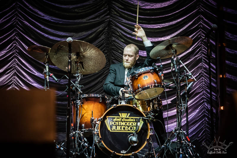 Postmoderm Jubox in concerto al teatro di Varese