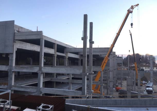 Procedono i lavori al cantiere di Esselunga