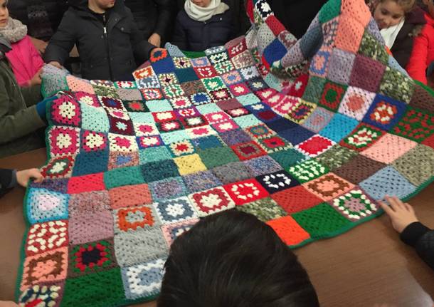 Una coperta per imparare la solidarietà 