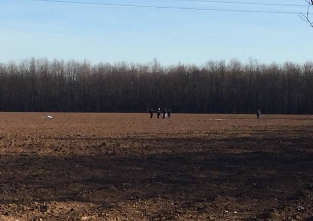 Trovato un cadavere in un campo a Rescaldina