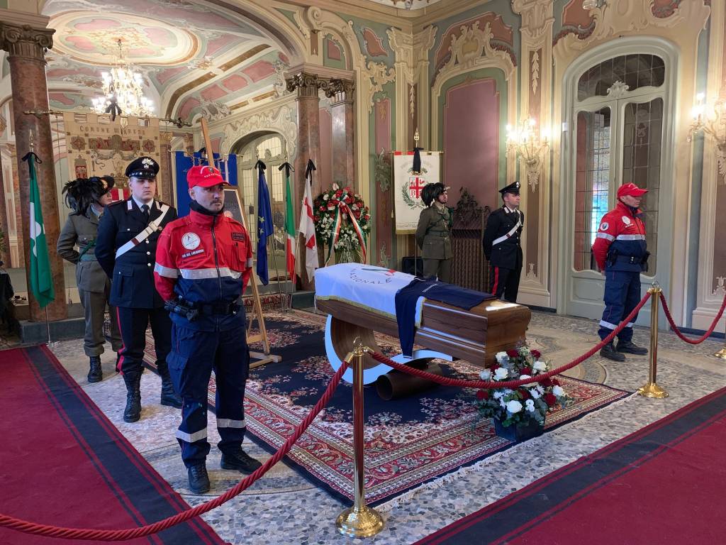 Camera ardente in salone Estense per Giuseppe Zamberletti 