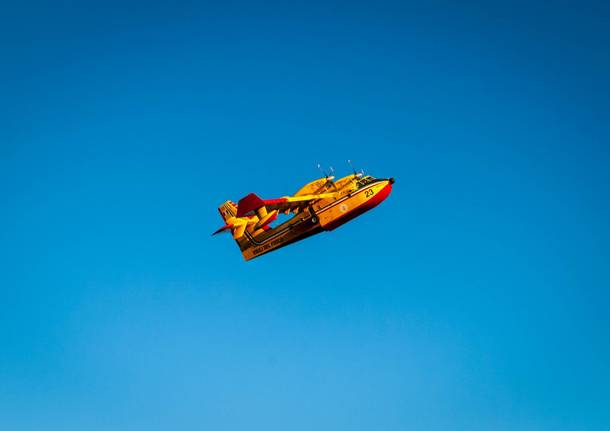 Canadair in azione, foto di Matteo Canevari