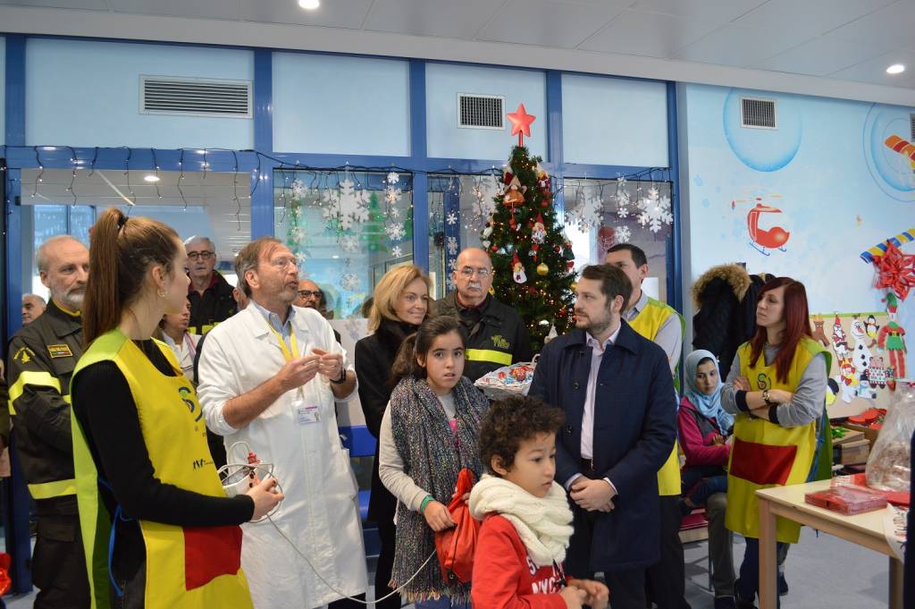 La Befana arriva al Del Ponte con l\'autoscala
