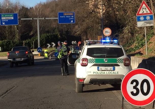 Valganna, il blocco delle auto a Induno