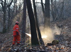 Inizia la bonifica dopo l\'incendio