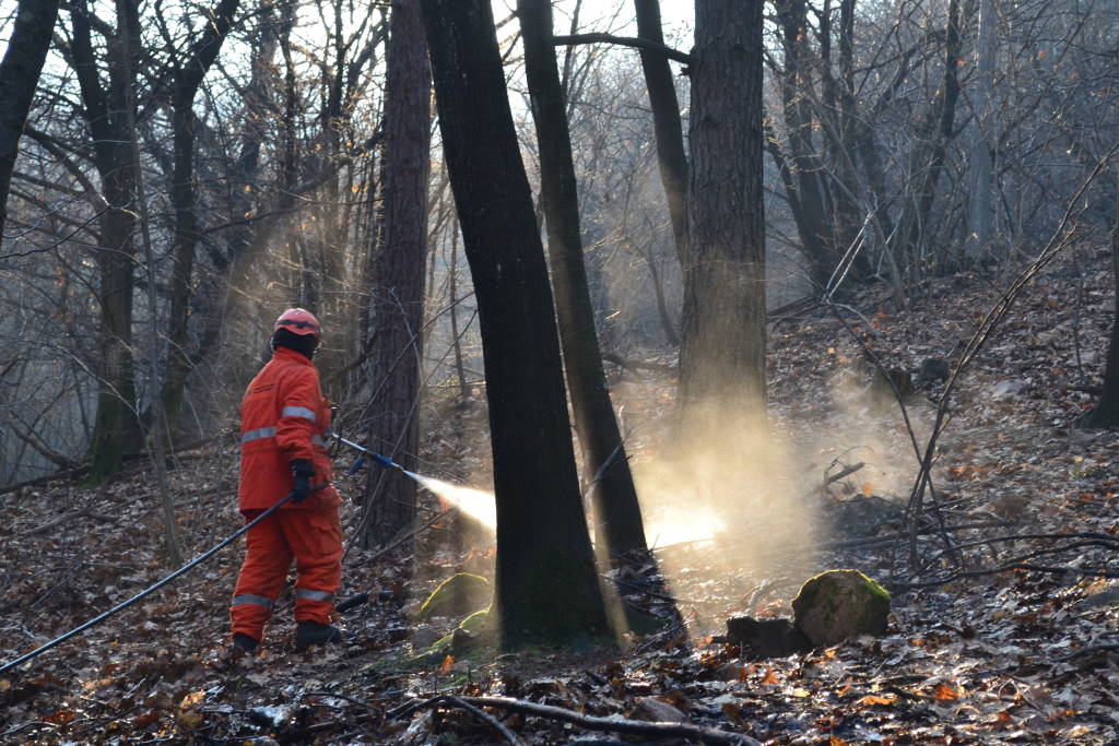 Inizia la bonifica dopo l\'incendio