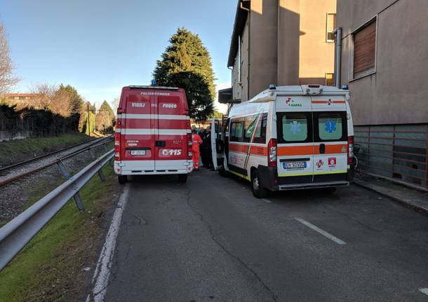 Si ferisce al braccio e si barrica in casa, salvato dai carabinieri