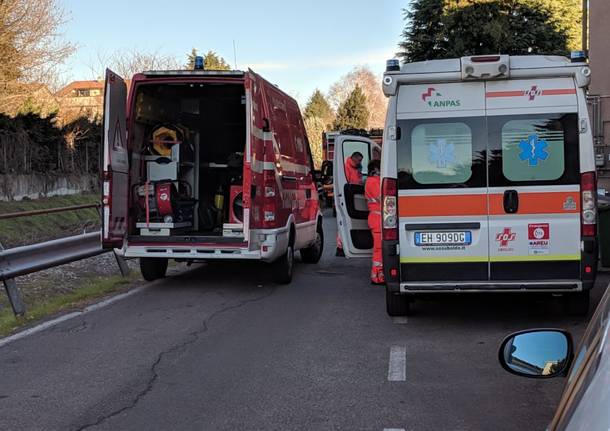 Si ferisce al braccio e si barrica in casa, salvato dai carabinieri