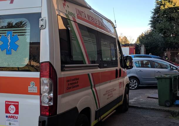 Si ferisce al braccio e si barrica in casa, salvato dai carabinieri