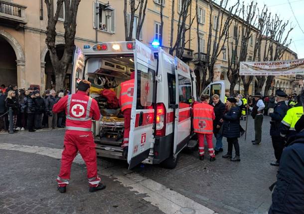 Figurante ferito da un cavallo nel corso del corteo di Sant\'Antonio