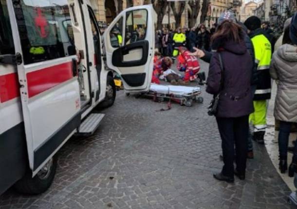 Figurante ferito da un cavallo nel corso del corteo di Sant\'Antonio