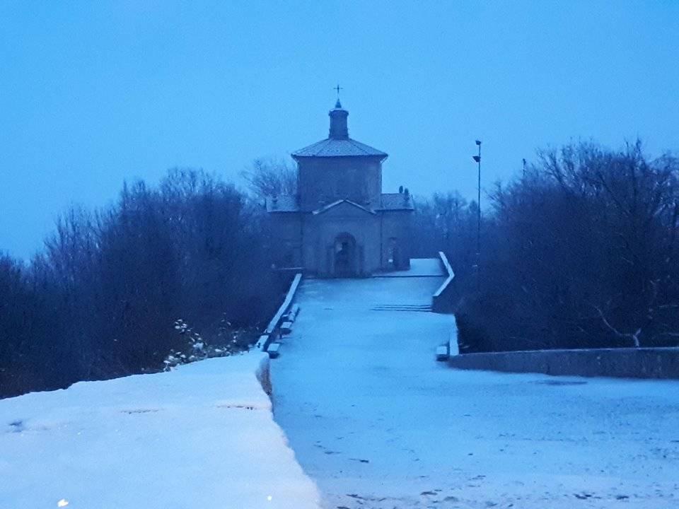 Il primo velo di neve del 2019 al Sacro Monte