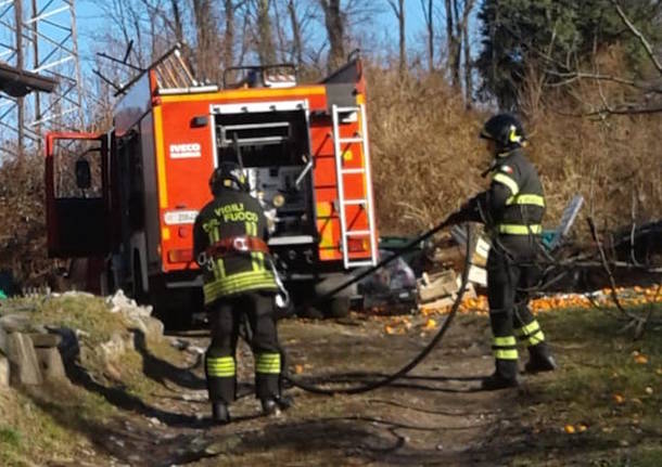 Incendio tetto a Gemonio