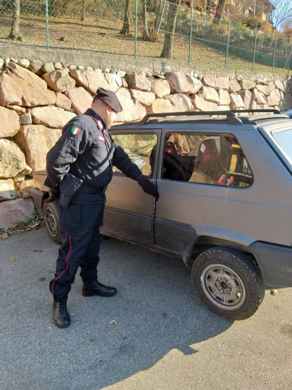 I carabinieri intercettano e arrestano un ladro d\'auto