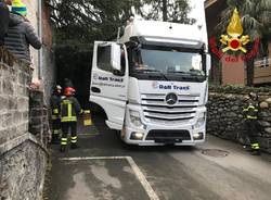 Il camion si incastra per \"colpa\" del navigatore