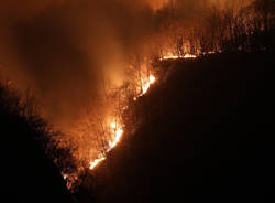 Ghirla: incendio sul monte Mondonico - Foto di Luca Leone