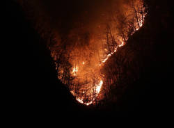 Ghirla: incendio sul monte Mondonico - Foto di Luca Leone
