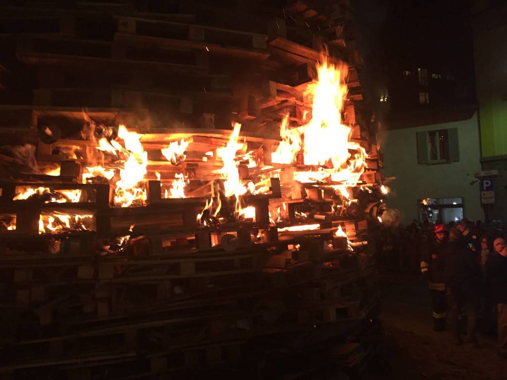 Il falò 2019 in diretta