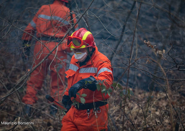 Incendio Monte Martica, le foto di Borserini
