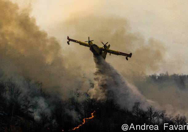 Incendio Monte Martica, foto di Andrea Favarin