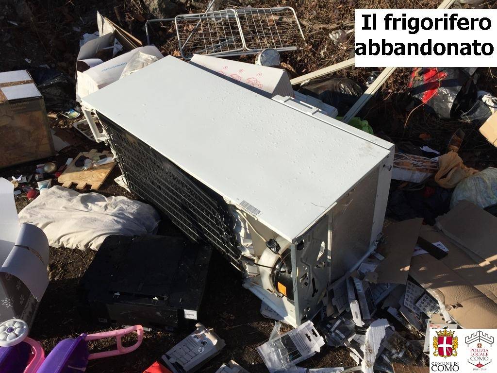 rifiuti per strada: individuata e multata