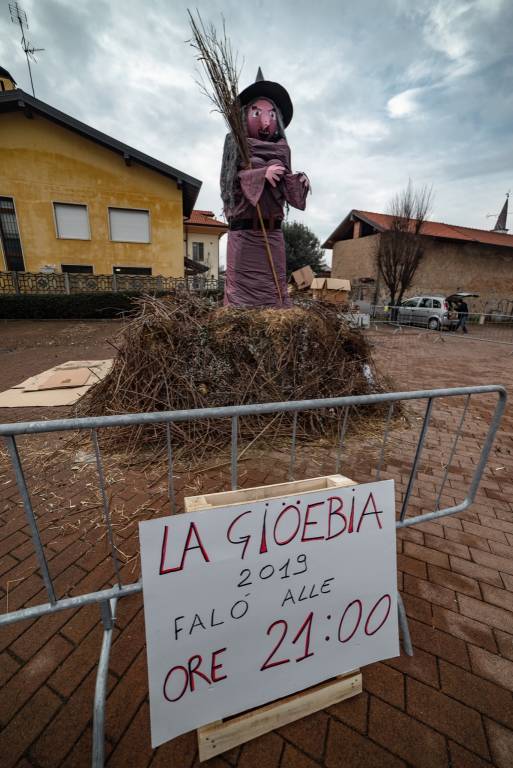 Si prepara la Gioeubia di Ferno