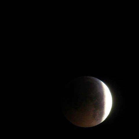 Tintarella di luna: l'eclisse