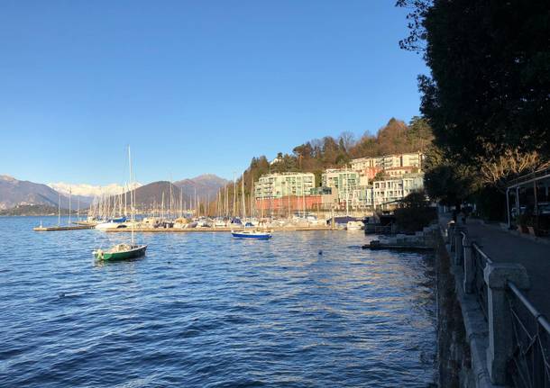 Viale De Angeli a Laveno Mombello, lungolago 