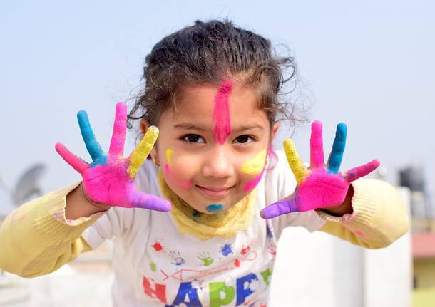 bambini colori laboratori