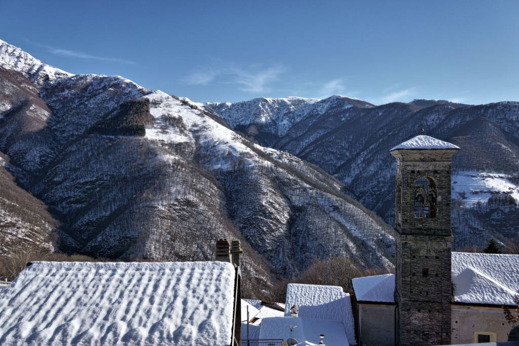 Sguardo sui monti da Biegno