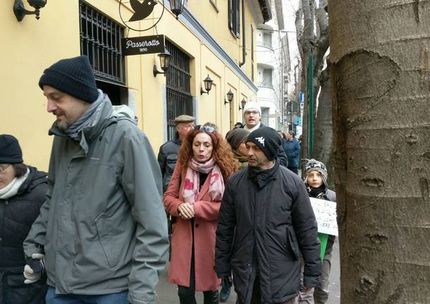 Grande partecipazione per la manifestazione contro il taglio dei bagolari