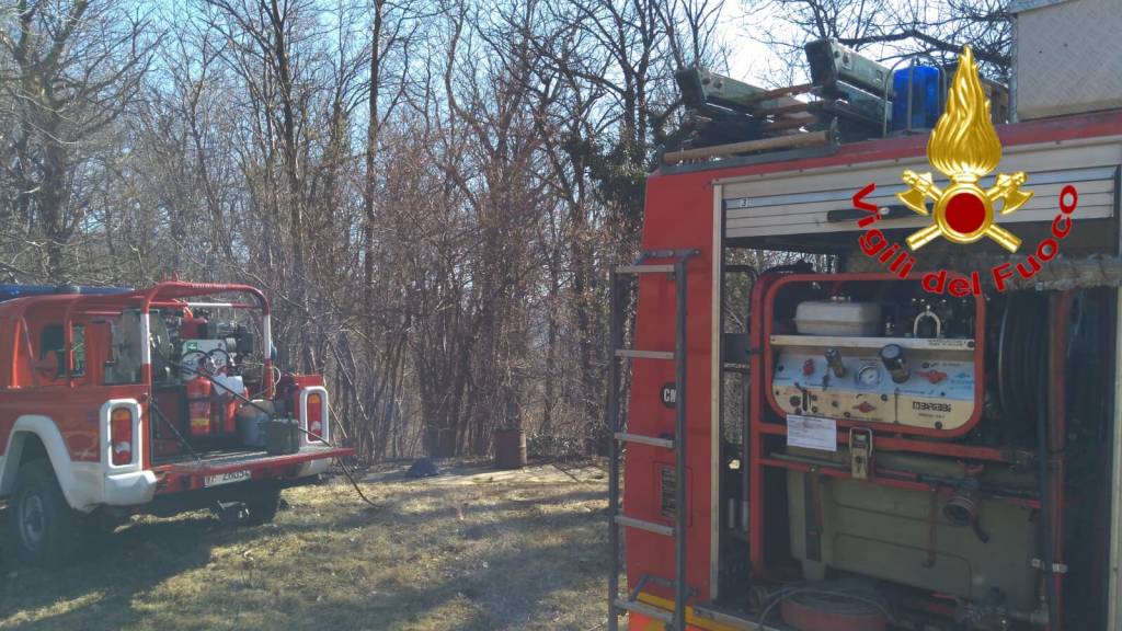 Fiamme nei boschi di Cunardo