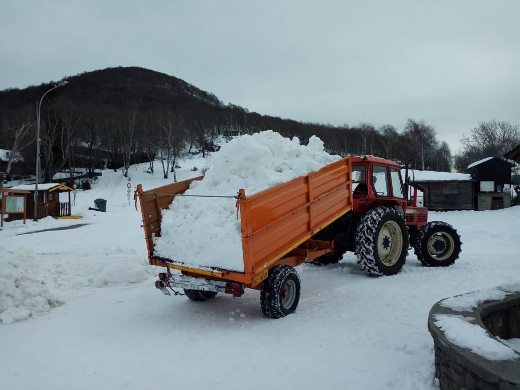 Forcora, la neve del “parcheggione” posata sulle piste
