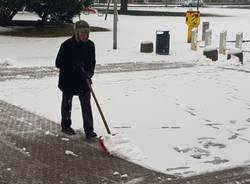 Gli alunni di Enaip puliscono dalla neve il sagrato di Beata giuliana