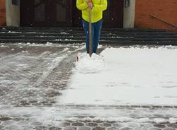 Gli alunni di Enaip puliscono dalla neve il sagrato di Beata giuliana