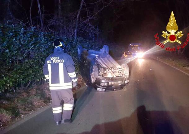 incidente con ribaltamento a casale litta