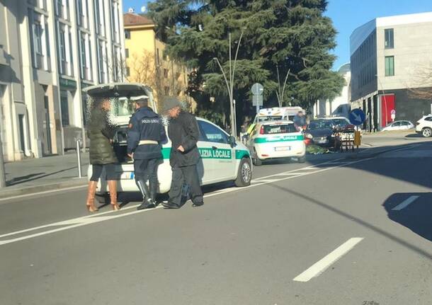 Incidente in centro: due donne investite sulle strisce pedonali