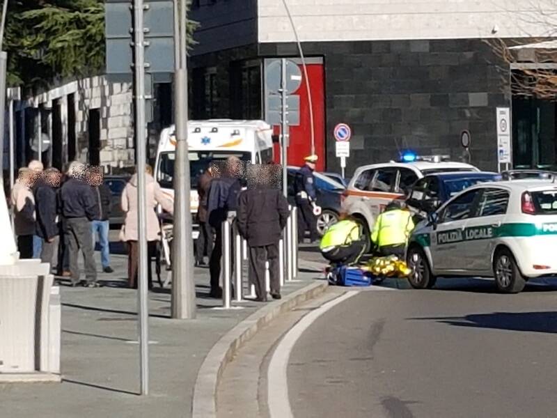 Incidente in piazza 4 novembre legnano due pedoni investiti  6 