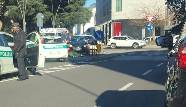 Incidente in piazza 4 novembre legnano due pedoni investiti  7 
