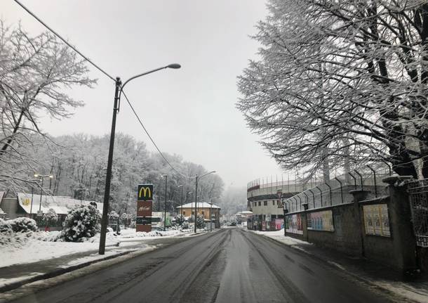 Le strade di varese nel neve del primo febbraio