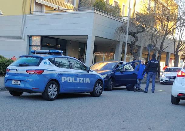 polizia pestaggio busto arsizio