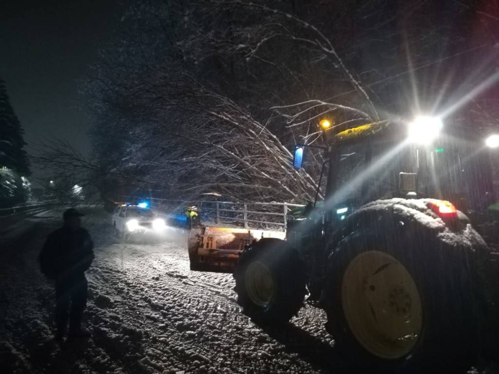 Protezione civile del Piambello all'opera per l'emergenza neve